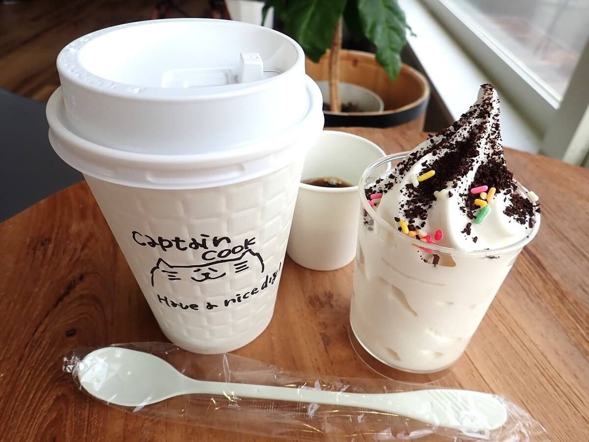 キャプテンクック国分店の本日のコーヒーとソフトクリームの写真