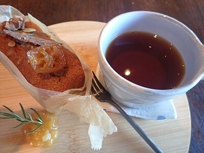 ilex Kirishima pastry(アイレクス キリシマ)の紅茶とパウンドケーキ