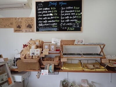 桜島コーヒー&ベーカリーの店内正面の雰囲気