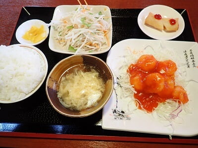 台湾料理金都隈之城店の日替わりランチエビチリセットの写真