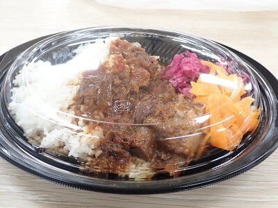 haru slow food(キッチンカー)の特製ハヤシライス
