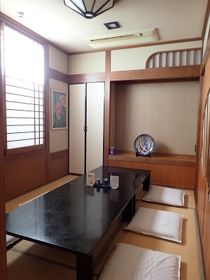 寿司処八ちゃんの奥右の大きな個室