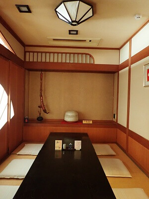 寿司処八ちゃんの大きな個室がもう1つある