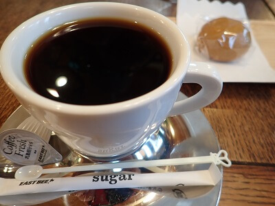 SCISSORS CAFE GOOD！のホットコーヒーとこしあんまんじゅう