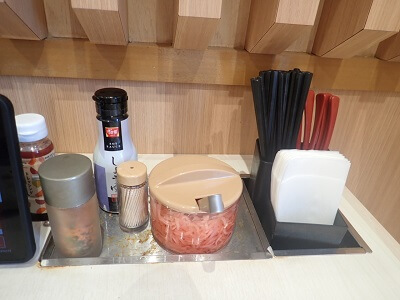 すき家 鹿児島卸本町店のテーブルのカウンターセット