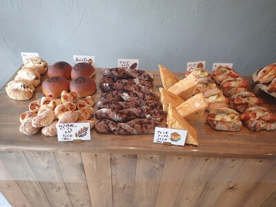 まんぷくクッキーtomorrow薬師店の売り場手前