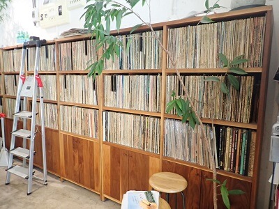 LUCK APARTMENTの大量のレコード