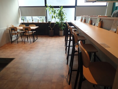 欧風カレー 萩カリーの左側の雰囲気