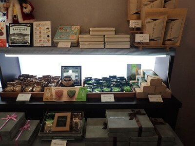 SWEET SWEETS LABOの焼き菓子コーナー右