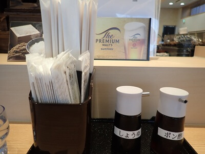 こめやさかなや 卸本町店のカウンター席のテーブルセット