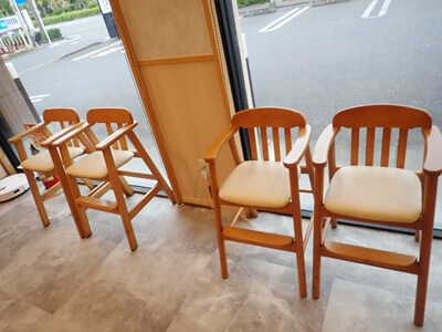 こめやさかなや 卸本町店の子供イス