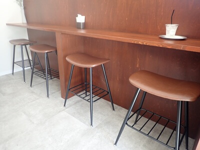 conneの厨房側のカウンター席