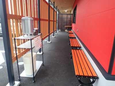 海鮮すし 七福神の待合スペース