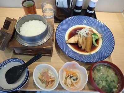 こめやさかなや 卸本町店の限定10食のお昼のおすすめ定食