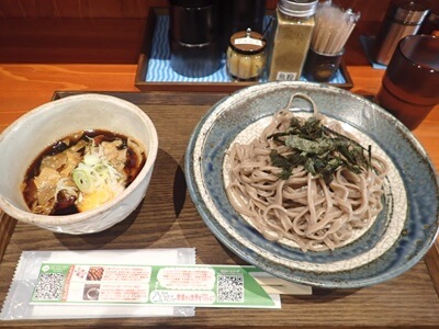 市役所、すぐそばの旨いにくそば