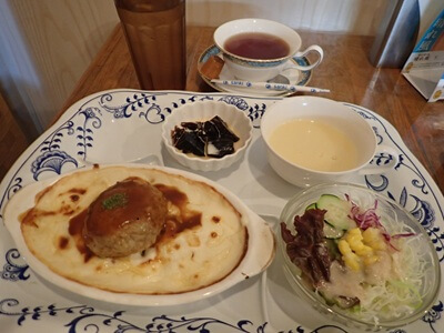 kitchen Gen (薔薇道)の薔薇道SETをグラタン(ハンバーグ)、紅茶(ホット)でお願いしました