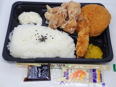 からあげ専門店とりボンバーのDX弁当