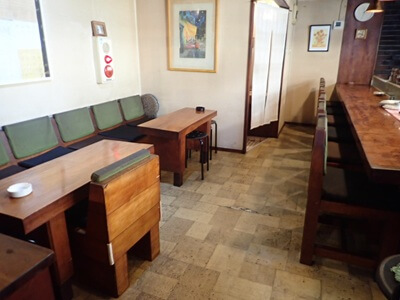 酒羅の正面奥の雰囲気