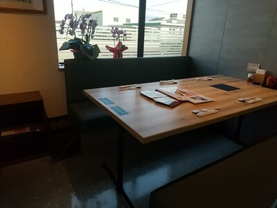 黒豚料理 寿庵 東開店の半個室の5人席