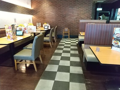 ガスト鹿児島谷山店の店内の雰囲気2