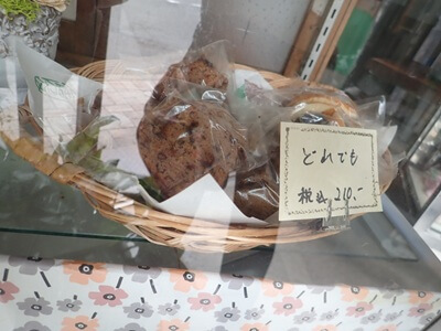 菓子処徳永菓子店の左のショーケース