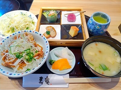 黒豚料理 寿庵 東開店の「黒豚小丼ランチ」