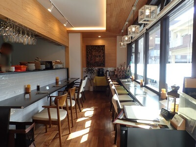 窯焼き料理とワインのお店 Roycoの店内の雰囲気