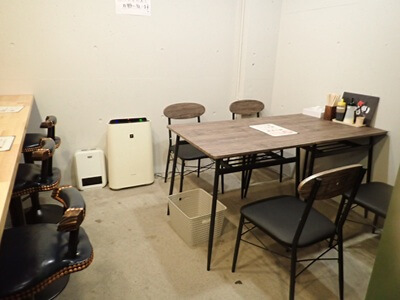 とんかつ盛よしの1階奥の雰囲気