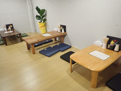 とんかつ盛よしの2階の客席の雰囲気