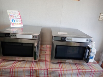 にこ丸堂 卸団地店のレンジが2つ