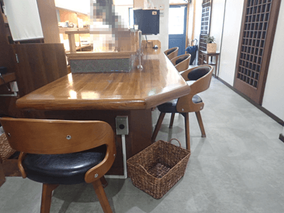 お芋の木の真ん中辺りから入口側の雰囲気